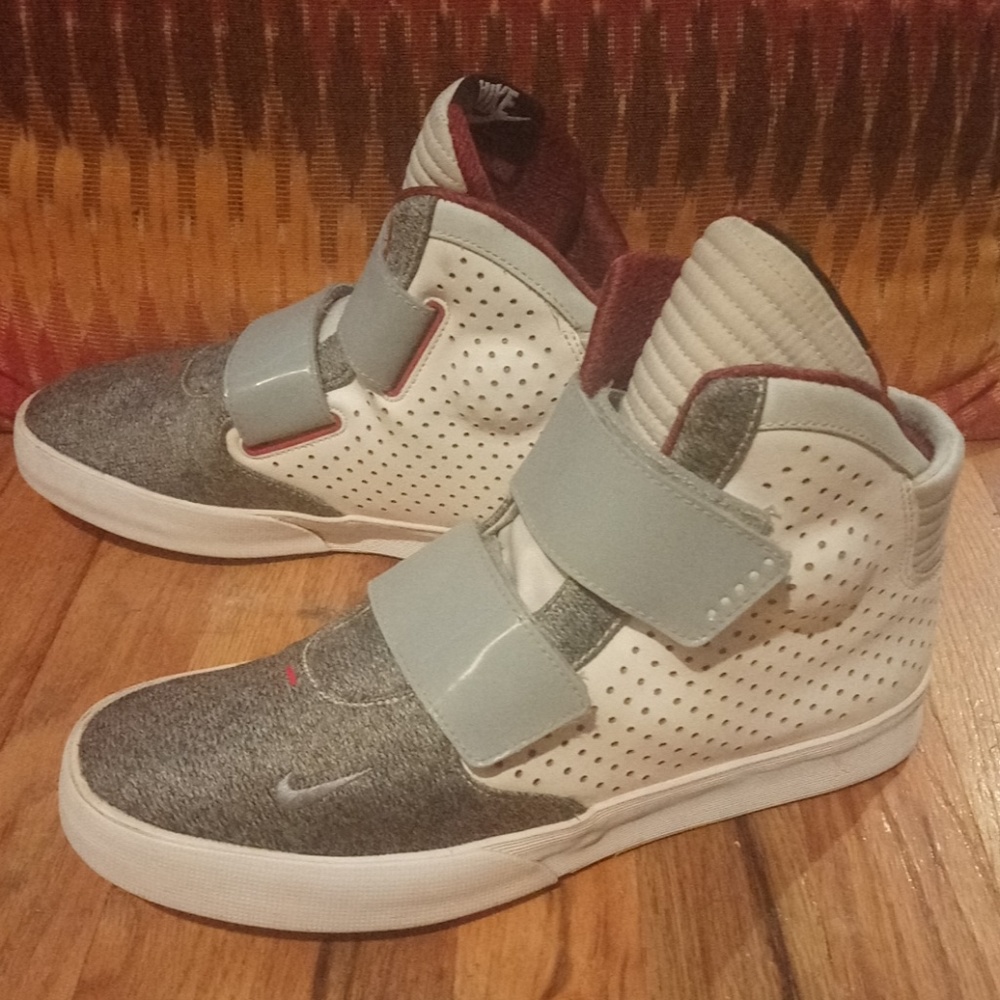 Men's NIKE FLY KNIT Mid Sneaker Sz 10.5 - Picture 3 of 5